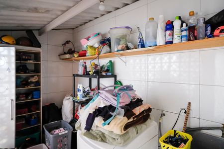 Casa à venda com 97m², 2 quartos e 1 vagaÁrea de serviço