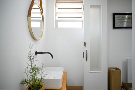 Apartamento à venda com 83m², 2 quartos e 1 vaga Apartamento à venda com 83m², 2 quartos e 1 vagaLavabo