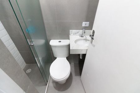 Banheiro de kitnet/studio para alugar com 1 quarto, 20m² em Vila Butantã, São Paulo