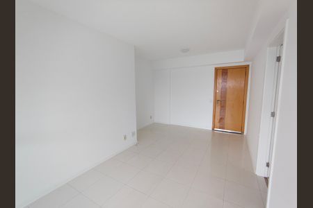 Sala de apartamento para alugar com 3 quartos, 98m² em Barra da Tijuca, Rio de Janeiro