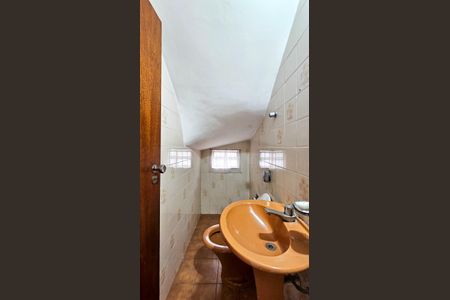 Casa à venda com 120m², 4 quartos e 2 vagasBanheiro 