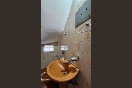 Casa à venda com 120m², 4 quartos e 2 vagasBanheiro 