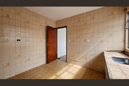 Cozinha  de casa à venda com 4 quartos, 120m² em Jardim Ernestina, São Paulo