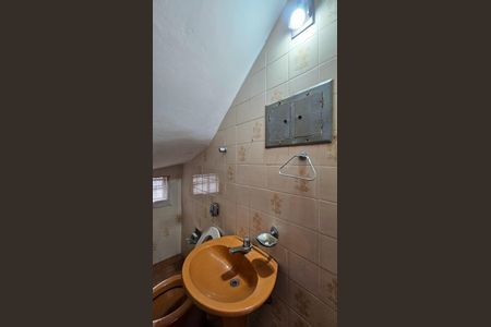 Casa à venda com 120m², 4 quartos e 2 vagasBanheiro 