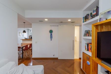 Sala de TV de apartamento à venda com 2 quartos, 96m² em Vila Uberabinha, São Paulo