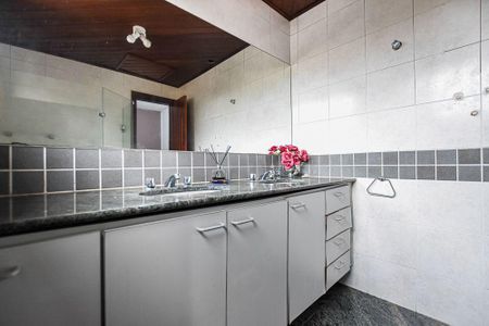 Casa à venda com 4 quartos, 340m² em Piratininga, Niterói