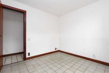 Casa à venda com 4 quartos, 340m² em Piratininga, Niterói