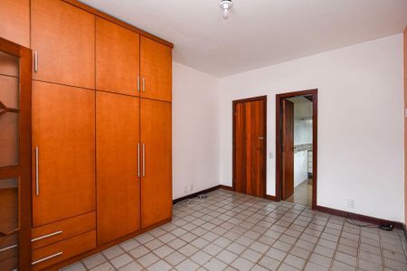 Casa à venda com 4 quartos, 340m² em Piratininga, Niterói
