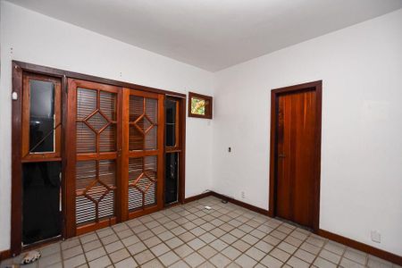 Casa à venda com 4 quartos, 340m² em Piratininga, Niterói