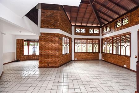 Casa à venda com 4 quartos, 340m² em Piratininga, Niterói