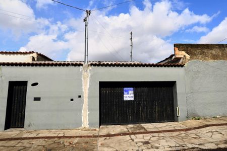 Casa à venda com 167m², 2 quartos e 2 vagasFachada