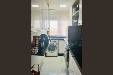 Apartamento à venda com 3 quartos, 60m² em Vila Satúrnia, Campinas