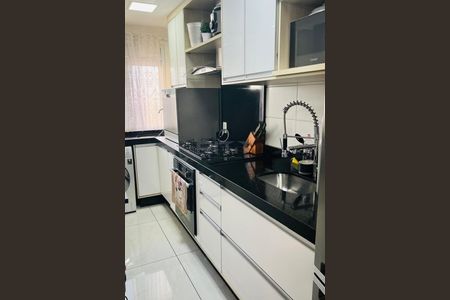 Apartamento à venda com 3 quartos, 60m² em Vila Satúrnia, Campinas