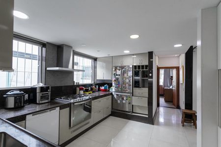 Casa à venda com 380m², 4 quartos e 3 vagas Casa à venda com 380m², 4 quartos e 3 vagasCozinha