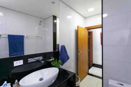 Casa à venda com 380m², 4 quartos e 3 vagas Casa à venda com 380m², 4 quartos e 3 vagasBanheiro social