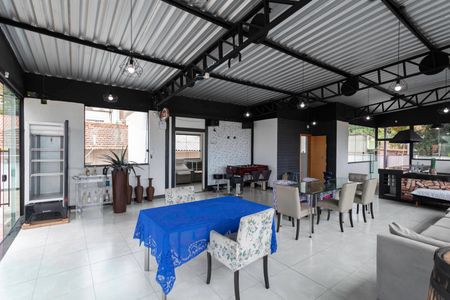 Casa à venda com 380m², 4 quartos e 3 vagas Casa à venda com 380m², 4 quartos e 3 vagasCobertura