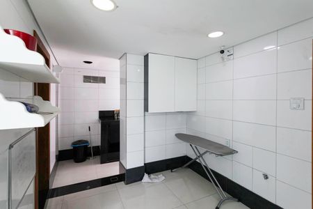 Casa à venda com 380m², 4 quartos e 3 vagas Casa à venda com 380m², 4 quartos e 3 vagasÁrea de serviço