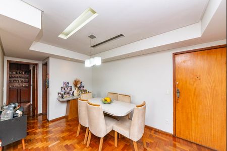 Apartamento à venda com 94m², 3 quartos e 1 vaga Apartamento à venda com 94m², 3 quartos e 1 vagaSala