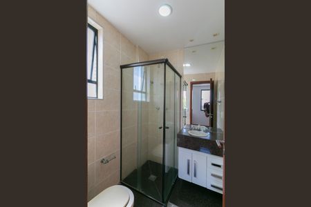 Apartamento à venda com 180m², 4 quartos e 4 vagas Apartamento à venda com 180m², 4 quartos e 4 vagasBanheiro da Suíte 1