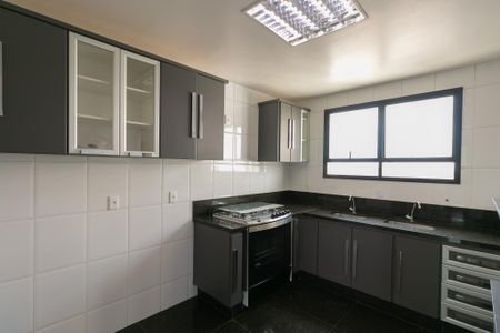 Apartamento à venda com 180m², 4 quartos e 4 vagas Apartamento à venda com 180m², 4 quartos e 4 vagasCozinha