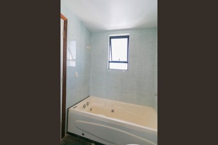 Apartamento à venda com 180m², 4 quartos e 4 vagas Apartamento à venda com 180m², 4 quartos e 4 vagasBanheiro da Suíte 2