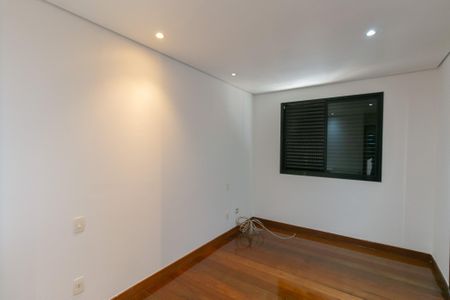 Apartamento à venda com 180m², 4 quartos e 4 vagas Apartamento à venda com 180m², 4 quartos e 4 vagasSuíte 2