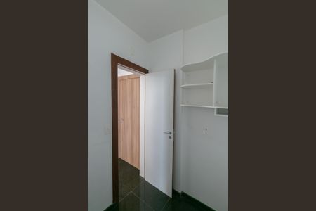 Apartamento à venda com 180m², 4 quartos e 4 vagas Apartamento à venda com 180m², 4 quartos e 4 vagasQuarto de Serviço