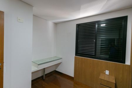 Apartamento à venda com 180m², 4 quartos e 4 vagas Apartamento à venda com 180m², 4 quartos e 4 vagasQuarto 1