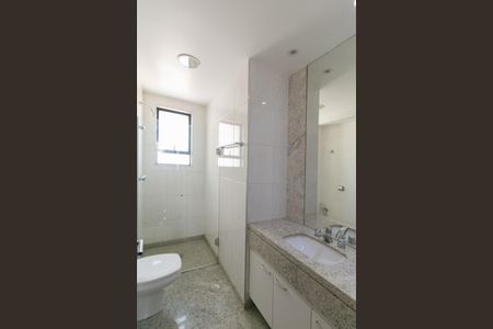 Apartamento à venda com 180m², 4 quartos e 4 vagas Apartamento à venda com 180m², 4 quartos e 4 vagasBanheiro Social