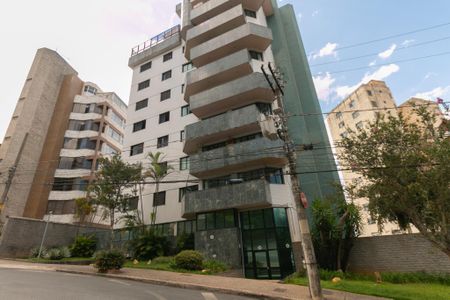 Apartamento à venda com 180m², 4 quartos e 4 vagas Apartamento à venda com 180m², 4 quartos e 4 vagasFachada