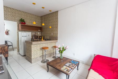 Sala de casa para alugar com 1 quarto, 50m² em Carvalho de Brito, Belo Horizonte