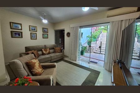 Casa à venda com 4 quartos, 342m² em Itaipu, Niterói