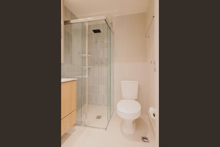 Banheiro de kitnet/studio à venda com 1 quarto, 25m² em Pinheiros, São Paulo