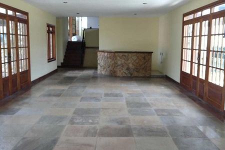 Casa à venda com 5 quartos, 422m² em Piratininga, Niterói