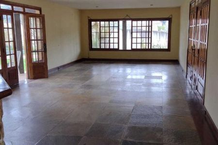 Casa à venda com 5 quartos, 422m² em Piratininga, Niterói