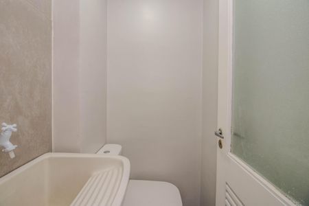 Apartamento para alugar com 64m², 2 quartos e 1 vaga Apartamento para alugar com 64m², 2 quartos e 1 vagaBanheiro de Serviço