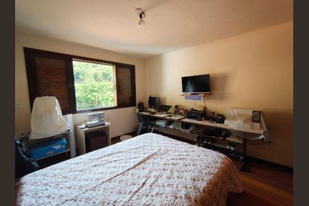 Casa à venda com 3 quartos, 301m² em Piratininga, Niterói