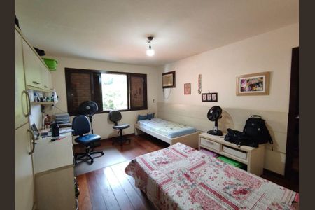 Casa à venda com 3 quartos, 301m² em Piratininga, Niterói