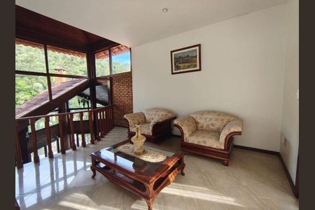 Casa à venda com 3 quartos, 301m² em Piratininga, Niterói