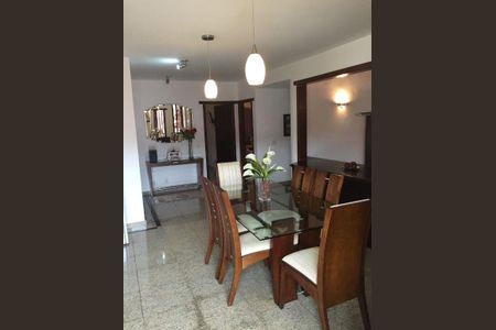 Casa à venda com 3 quartos, 400m² em Itaipu, Niterói