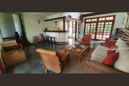 Casa à venda com 5 quartos, 381m² em Piratininga, Niterói