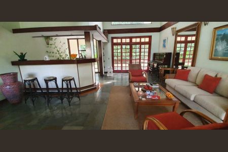 Casa à venda com 5 quartos, 381m² em Piratininga, Niterói