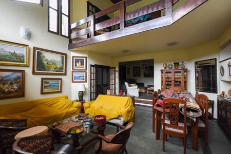 Casa à venda com 4 quartos, 449m² em Piratininga, Niterói