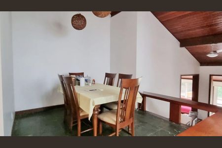 Casa à venda com 3 quartos, 250m² em Piratininga, Niterói