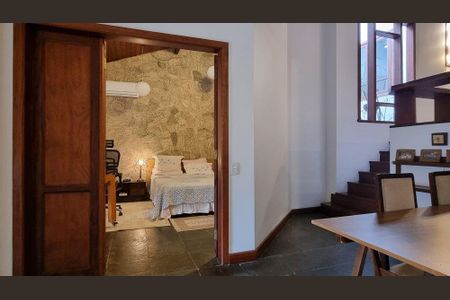 Casa à venda com 3 quartos, 250m² em Piratininga, Niterói