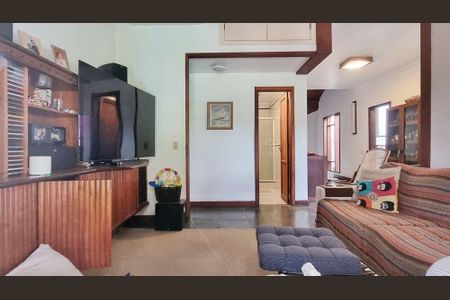 Casa à venda com 3 quartos, 250m² em Piratininga, Niterói