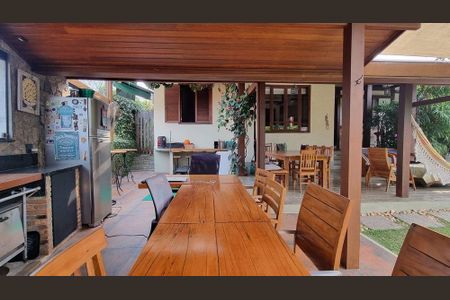 Casa à venda com 3 quartos, 250m² em Piratininga, Niterói