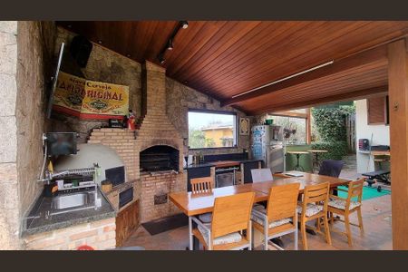 Casa à venda com 3 quartos, 250m² em Piratininga, Niterói