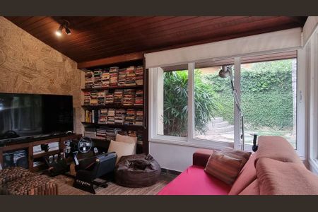 Casa à venda com 3 quartos, 250m² em Piratininga, Niterói