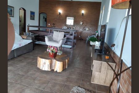 Casa à venda com 4 quartos, 377m² em Itaipu, Niterói